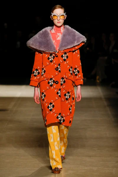 Look 18
